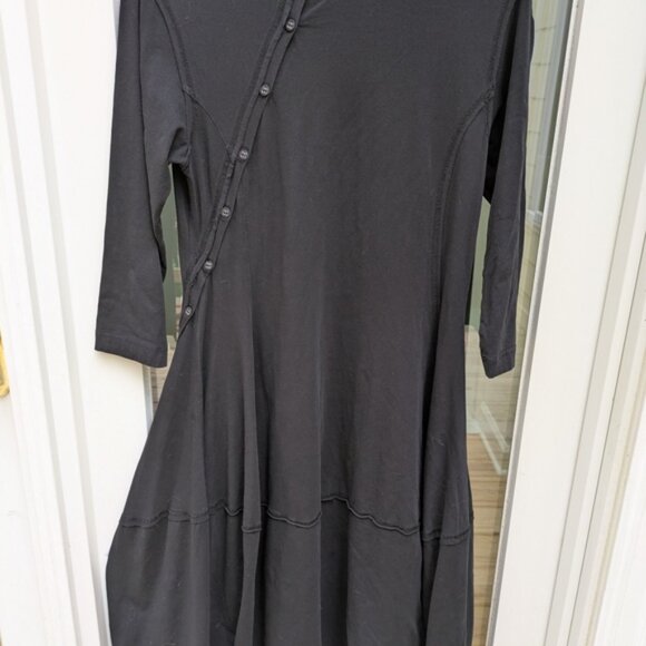 Rundholz Black A-Line Dress with 3/4 Sleeves and Crew Neck - Picture 9 of 13